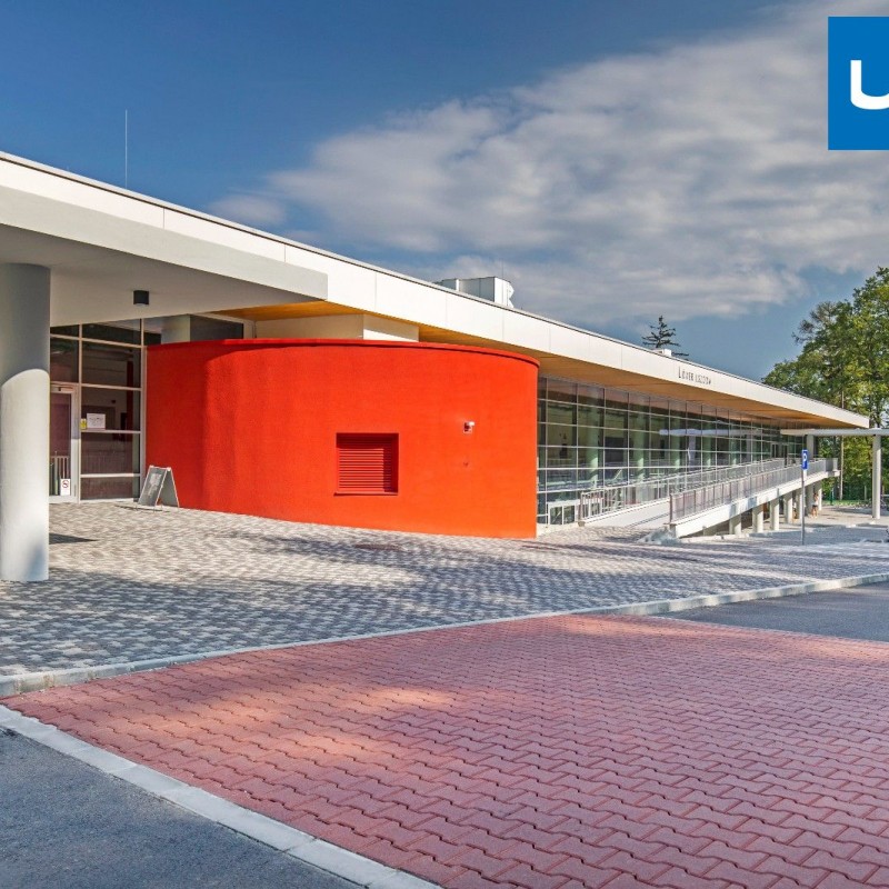 szürke/piros/antracit