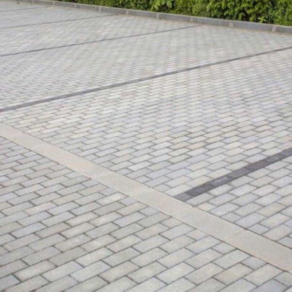Leier Piazza térkő